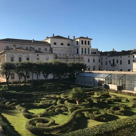 Residenza B Pensión 4*